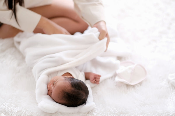 5 Benefits of Swaddling a Newborn for New Moms!