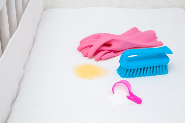 The Right Way to Clean Your Baby Sheets and Blankets