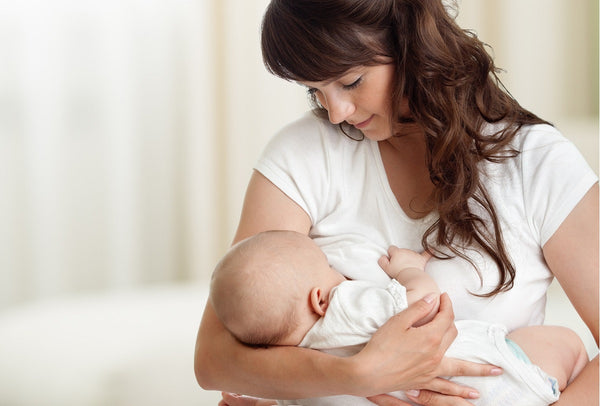 Managing Baby Breastfeeding in Public: A Go-to Guide for New Moms!